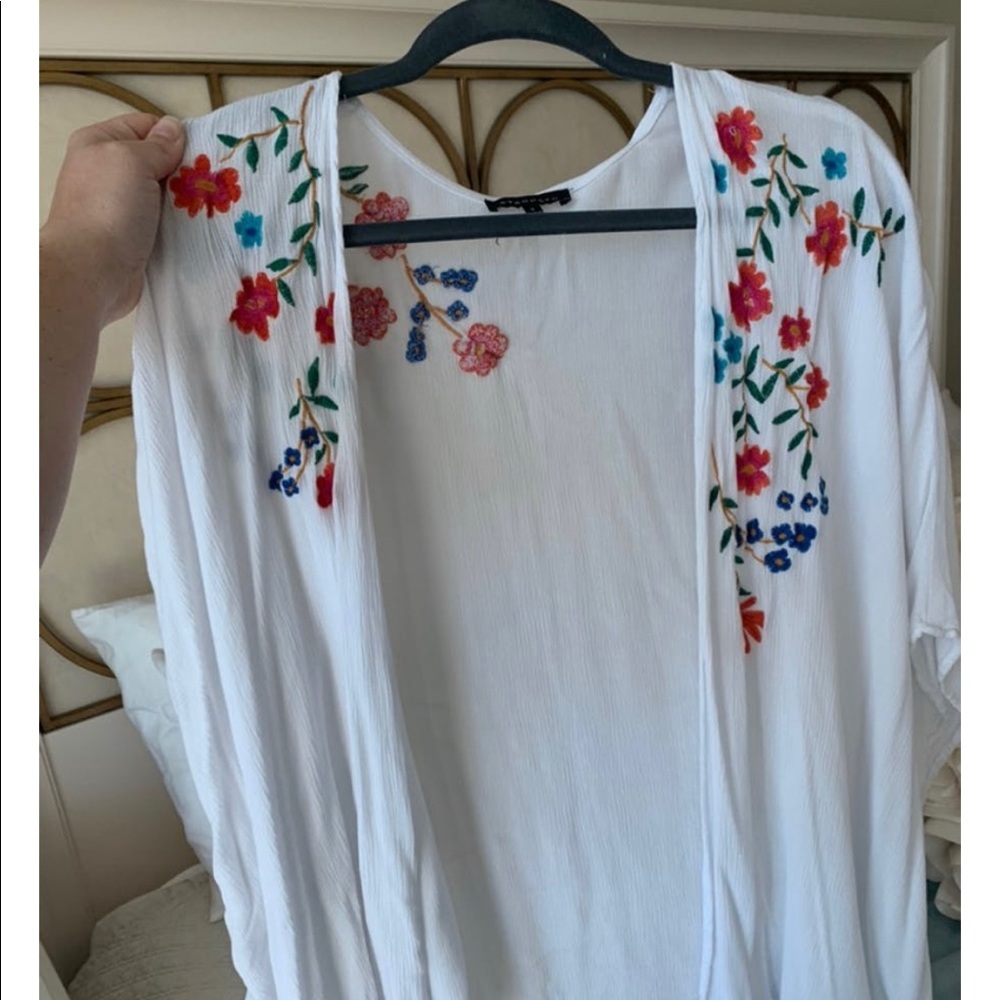 Floral embroidered kimono